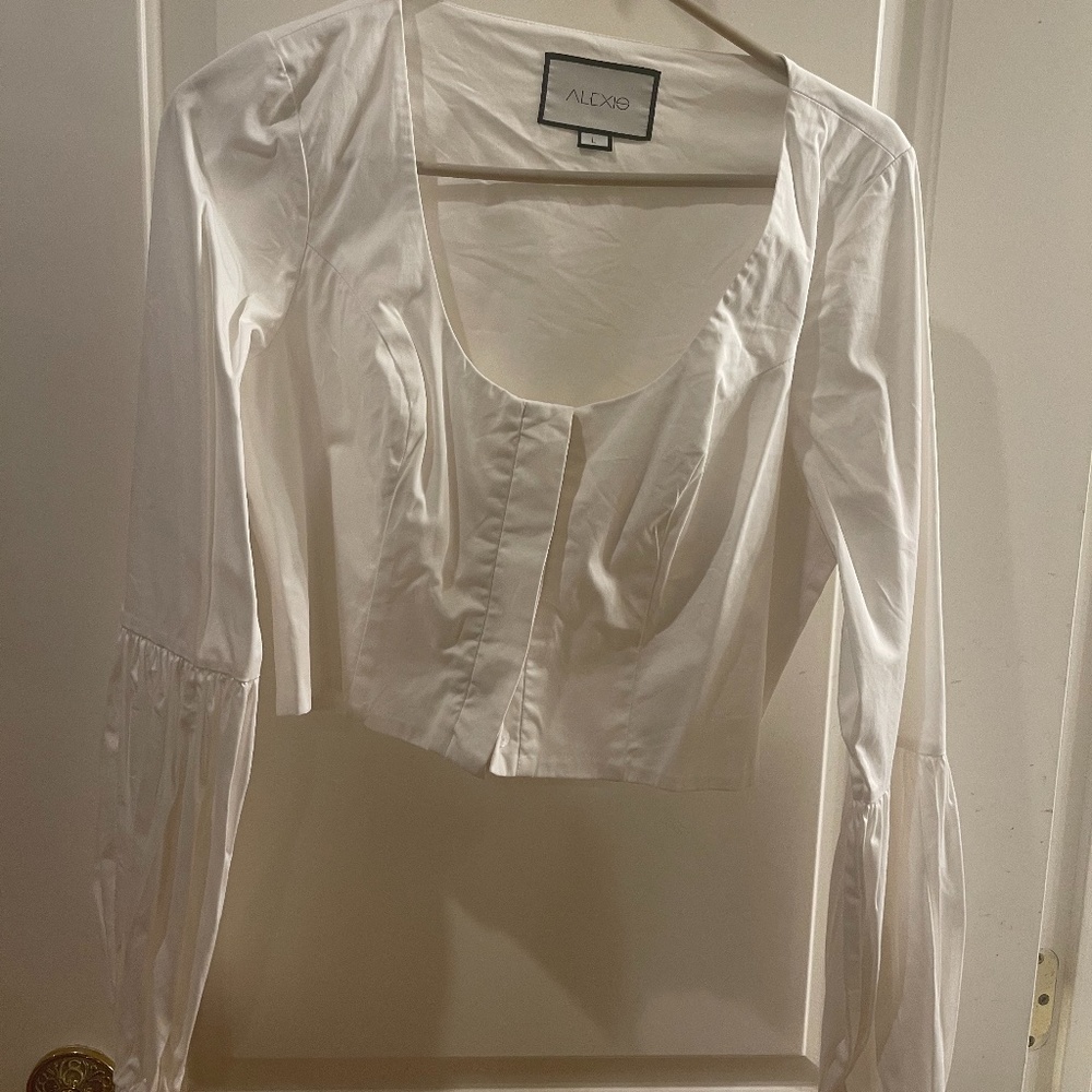 White puff sleeve cropped top